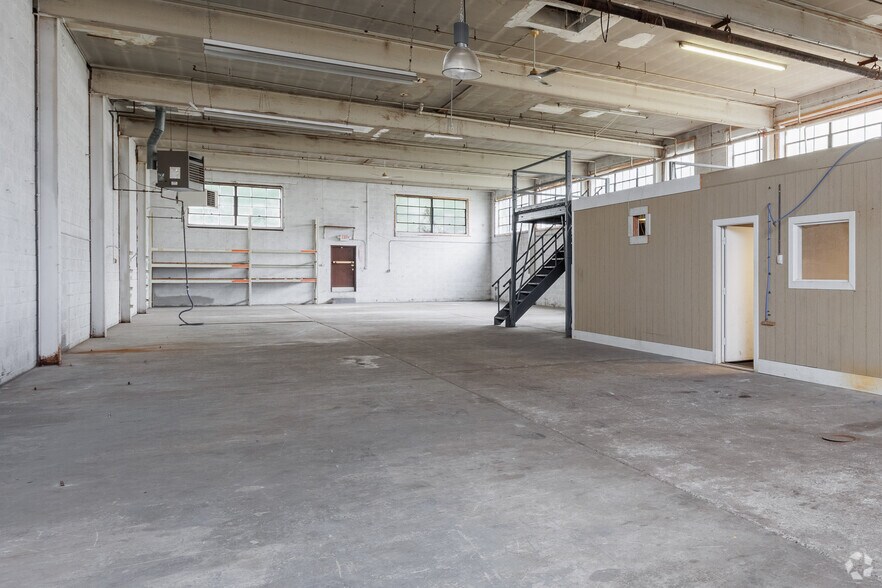 More Photos Of 403-405 W Pleasantview Ave, Hackensack Light Manufacturing For Sale