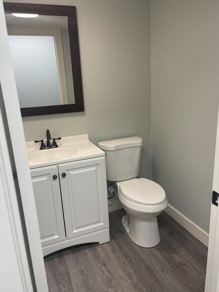 More Photos Of 11832 Newcastle Ave, Baton Rouge Office For Lease