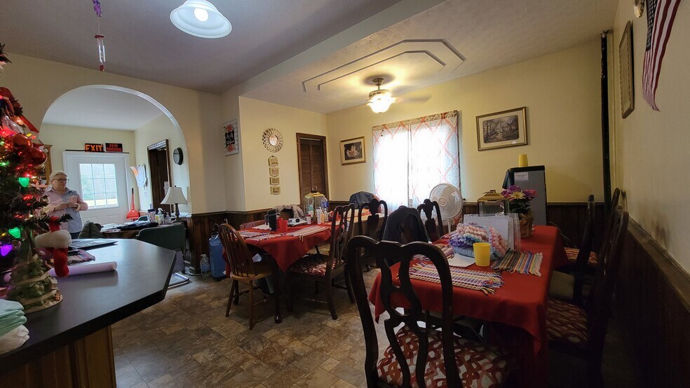 More Photos Of 522 Main St, Rockwood Specialty For Sale