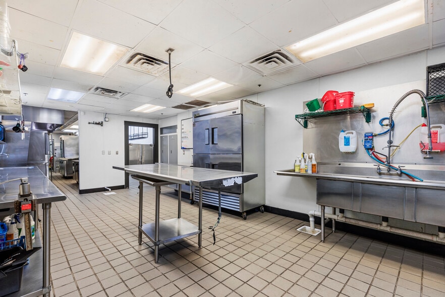 More Photos Of 208 S Castell Ave, New Braunfels Restaurant For Lease