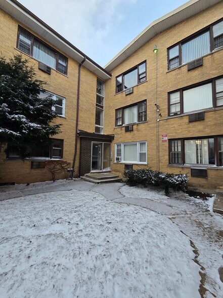 More Photos Of 7822-7824 S South Shore Dr, Chicago Apartments For Sale