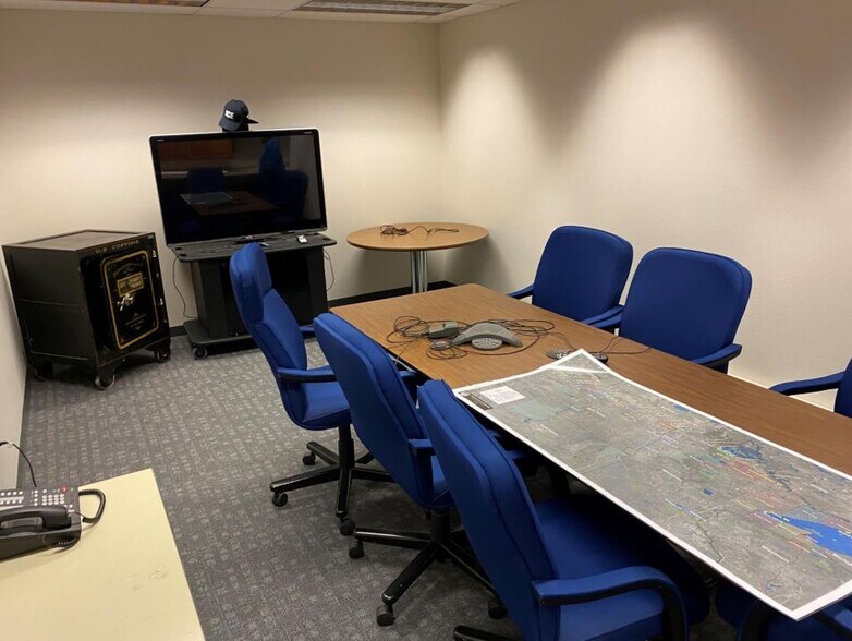 More Photos Of 473 Division St, Pembina Office For Sale