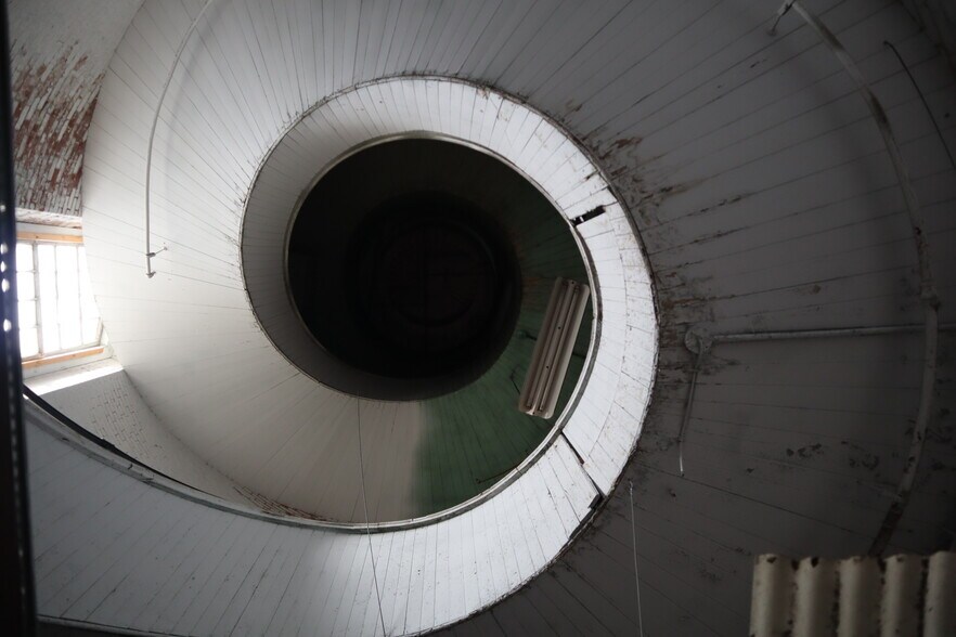 More Photos Of 1 Allen St, Springfield Manufacturing For Sale