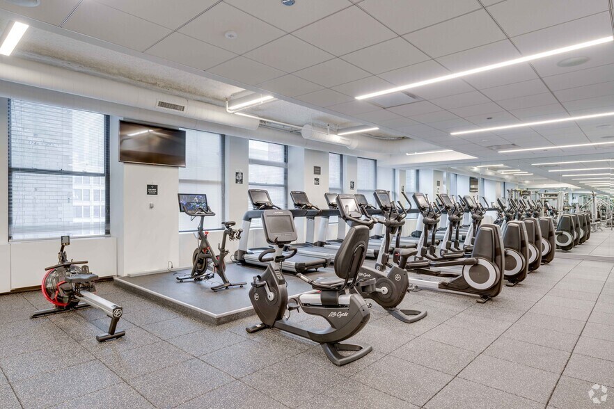 More Photos Of 224 S Michigan Ave, Chicago Office For Lease