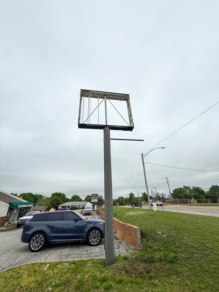 More Photos Of 5840 S Memorial Dr, Tulsa Office For Sale