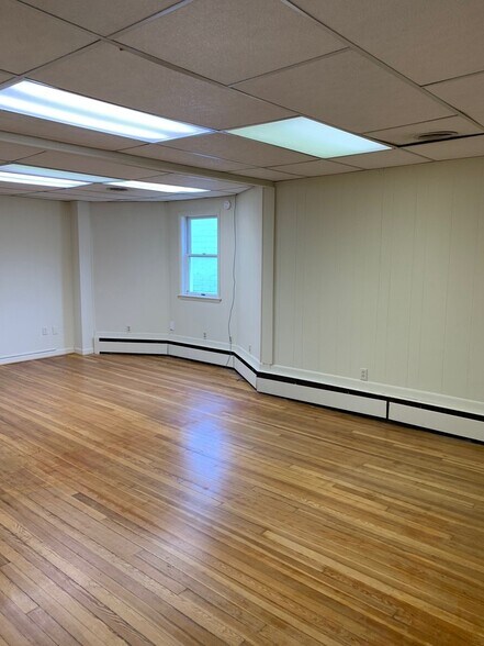 More Photos Of 5626 Southwestern Blvd, Arbutus Office For Sale