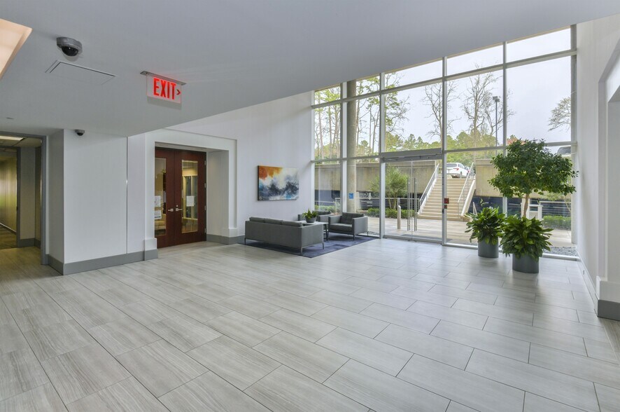 More Photos Of 2626 Glenwood Ave, Raleigh Office For Lease