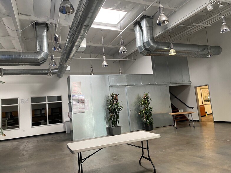 More Photos Of 14333 Wicks Blvd, San Leandro Warehouse For Sale