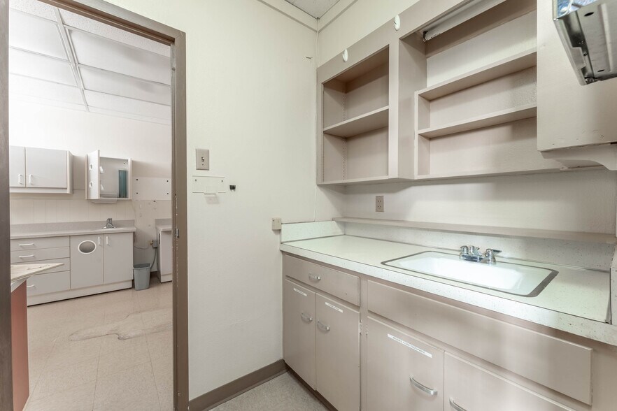 More Photos Of 3600 Caddo St, Greenville Medical For Sale