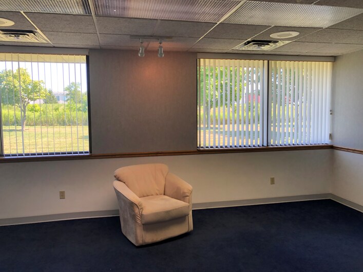 More Photos Of 2804 Boilermaker Ct, Valparaiso Office For Sale