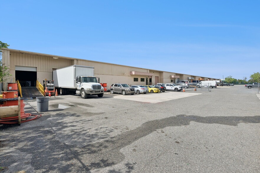 More Photos Of 10207-10235 General Dr, Orlando Warehouse For Sale