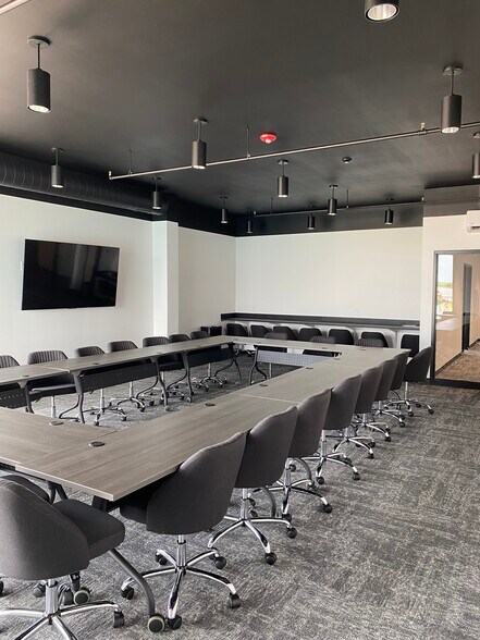 More Photos Of 504 Broadway St, Alexandria Storefront Retail Office For Lease