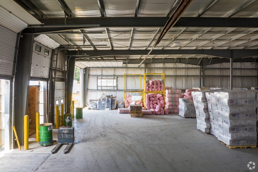 More Photos Of 921 Keyes Dr, Woodstock Warehouse For Lease