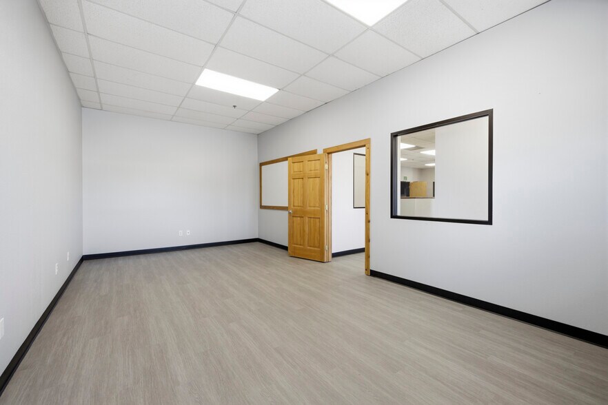 More Photos Of 449-477 Denver Ave, Loveland Light Distribution For Lease