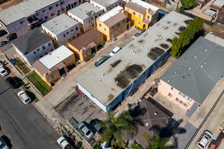 More Photos Of 921 W 82nd St, Los Angeles Apartments For Sale