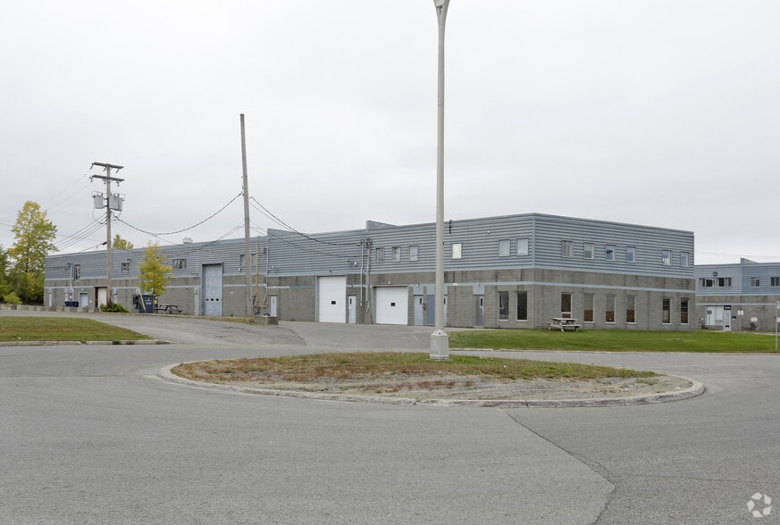 Primary Photo Of 1652-1662 Pl de Lierre, Laval Flex For Sale