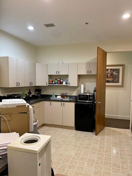 More Photos Of 8830 S Tamiami Trl, Sarasota Office For Lease