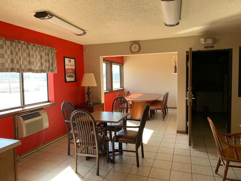 More Photos Of 1201 Hawkeye Ave SW, Le Mars Hotel For Sale