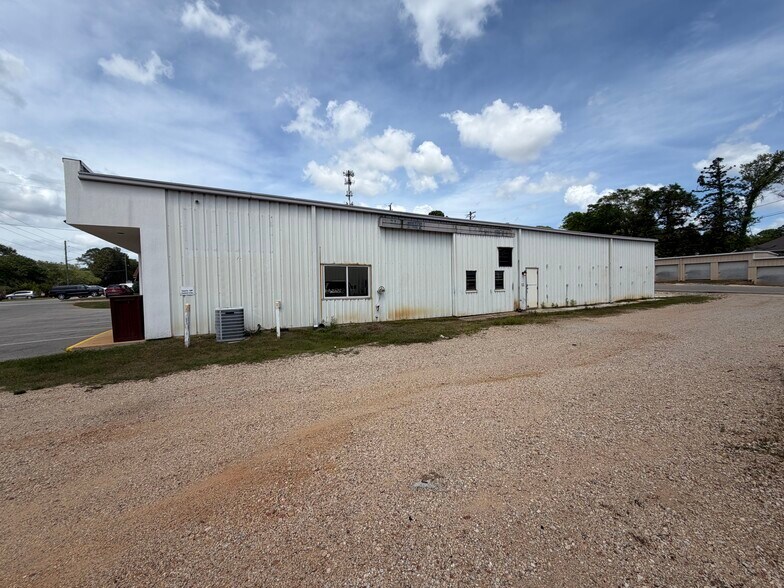 More Photos Of 22886 US Highway 98, Fairhope Flex For Sale