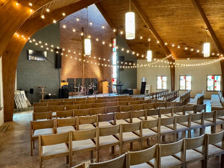 More Photos Of 2015 E Main St, Gas City Flex For Sale