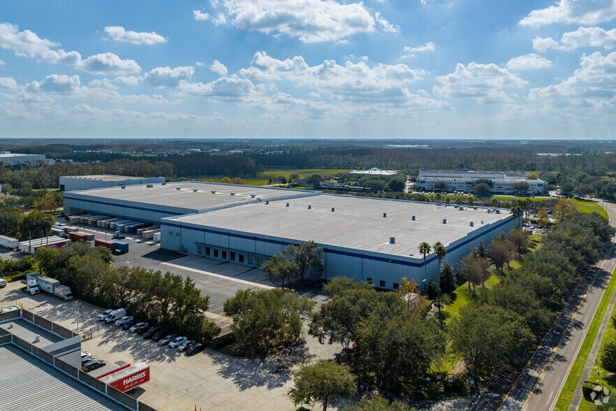More Photos Of 10601 Southport Dr, Orlando Warehouse For Lease