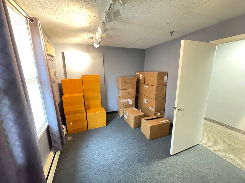 More Photos Of 10 Summit Ave, Berkeley Heights Warehouse For Lease