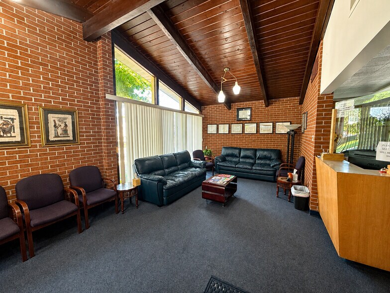 More Photos Of 2407 Military St, Port Huron Office For Sale