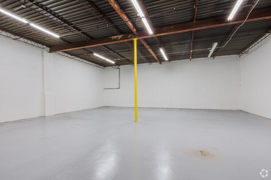More Photos Of 9600 W Ogden Ave, La Grange Warehouse For Lease