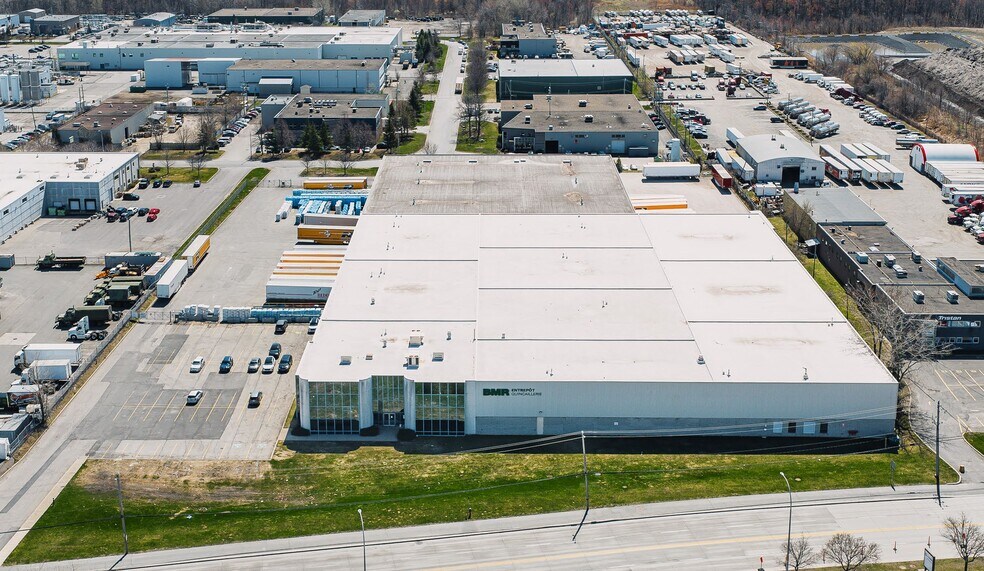 More Photos Of 40 Ch Du Tremblay, Boucherville Warehouse For Lease