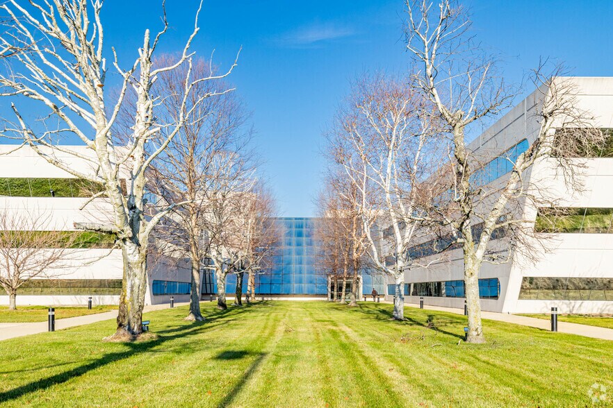 More Photos Of 1 Jericho Plz, Jericho Office For Lease