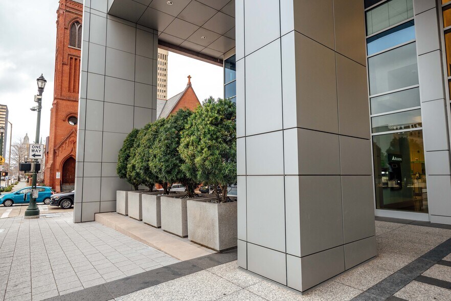 More Photos Of 400 Convention St, Baton Rouge Office For Lease