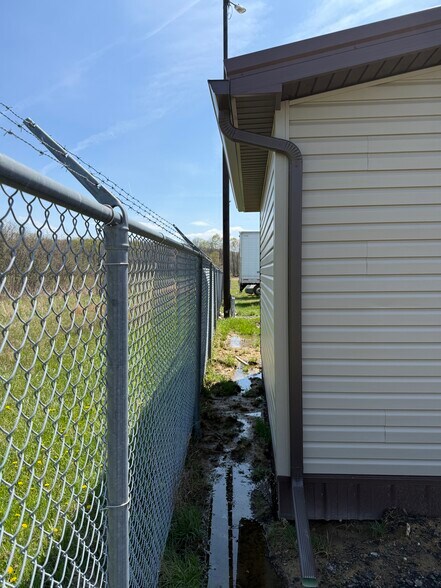 More Photos Of 4881 Pittsburgh Rd, Harrisville Light Distribution For Sale