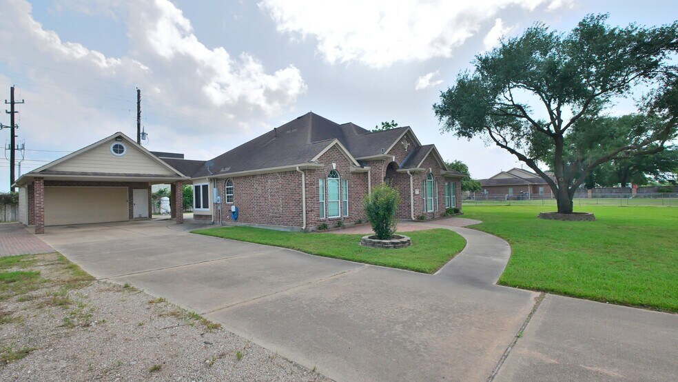 More Photos Of 13203 Weiman Rd, Houston Flex For Lease