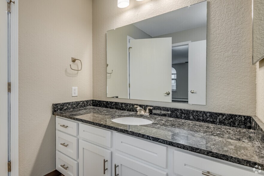 More Photos Of 234 W Main St, Waukesha Apartments For Lease