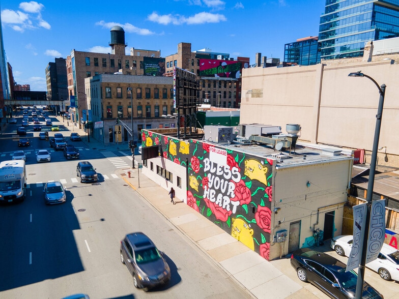 More Photos Of 601 N Wells St, Chicago Freestanding For Lease