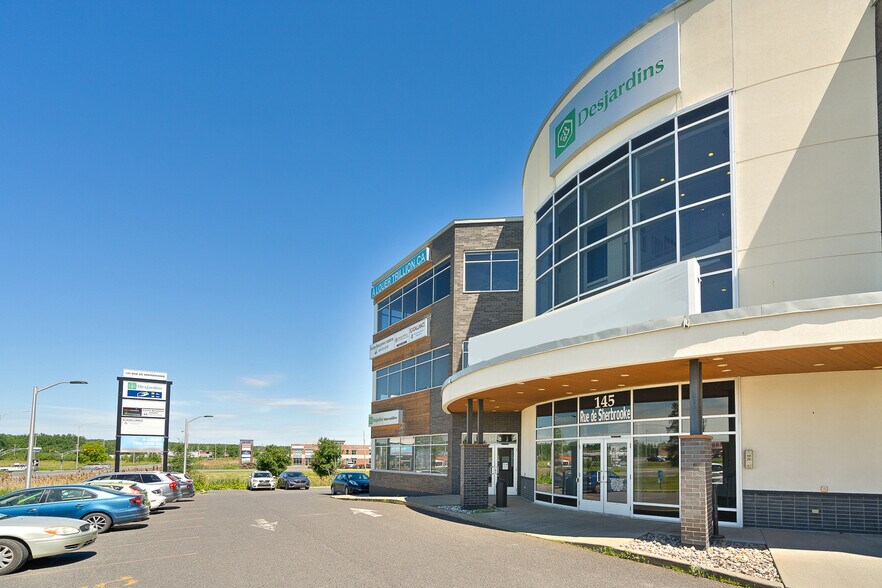 More Photos Of 145 Rue De Sherbrooke, Cowansville Office For Lease