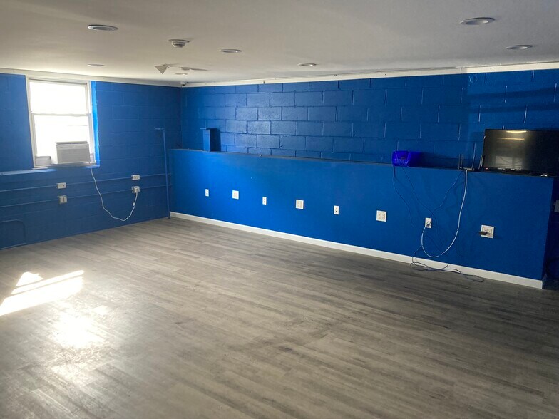 More Photos Of 38 Main St, Little Ferry Warehouse For Lease