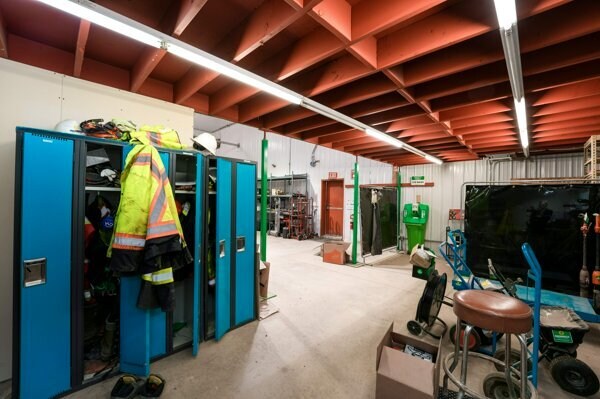 More Photos Of 30 Industrial Dr, Sylvan Lake Service For Lease