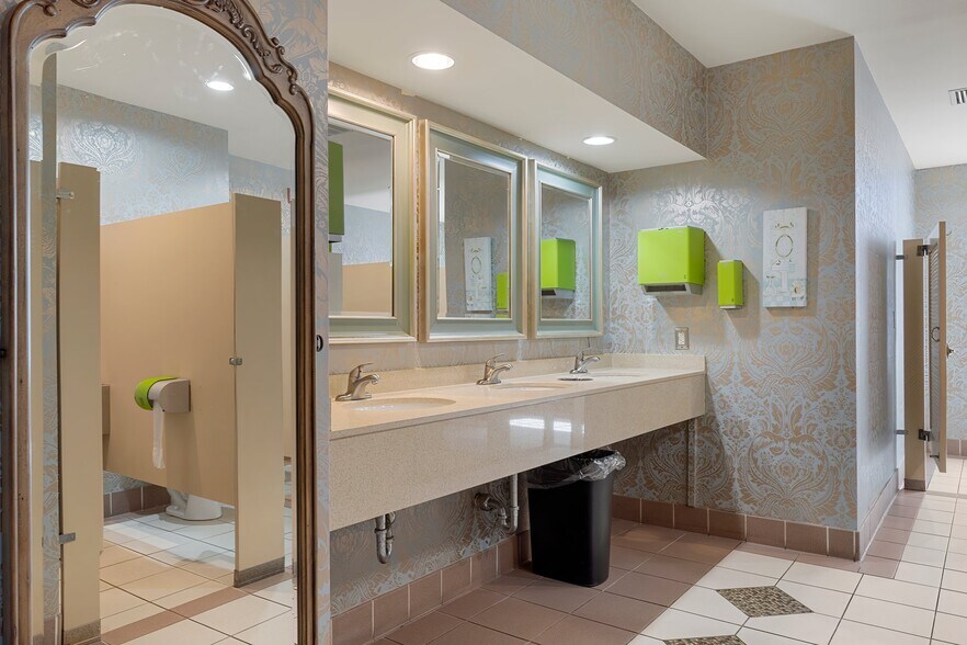 More Photos Of 4550 Golf Club Ln, Spring Hill Golf Course Driving Range For Sale