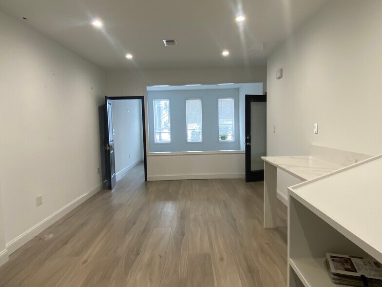 More Photos Of 1802 11th St NW, Washington Office For Lease