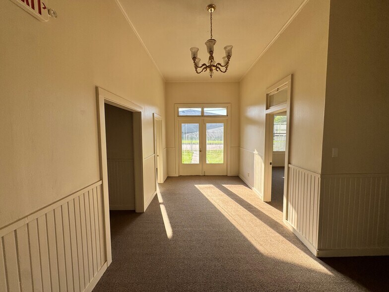 More Photos Of 916 N Longview St, Kilgore Office For Sale