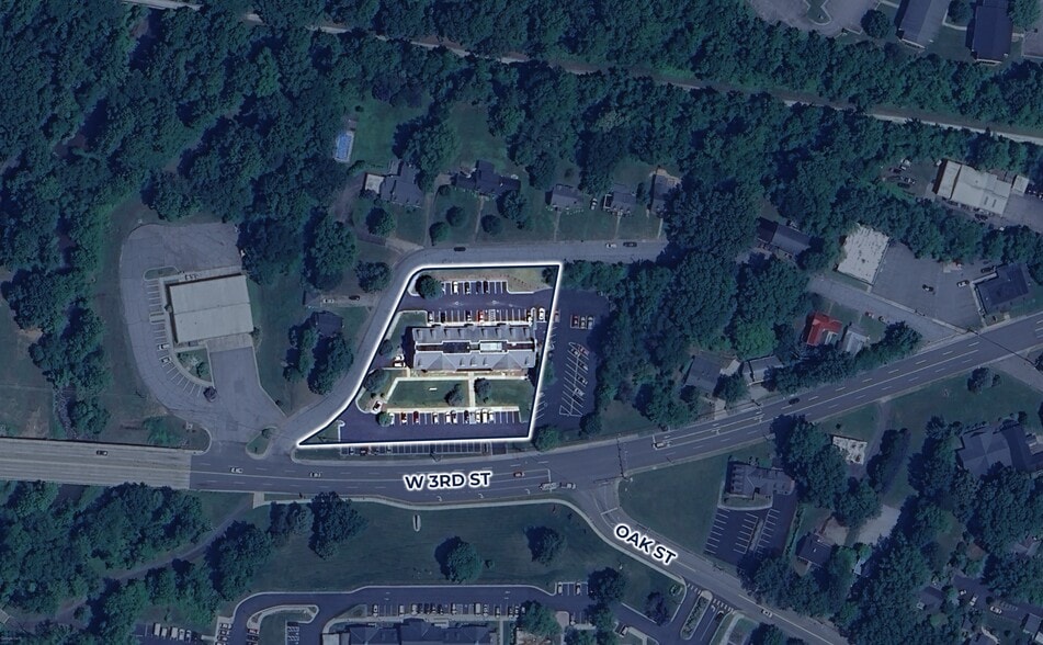 More Photos Of 900 W 3rd St, Farmville Medical For Lease