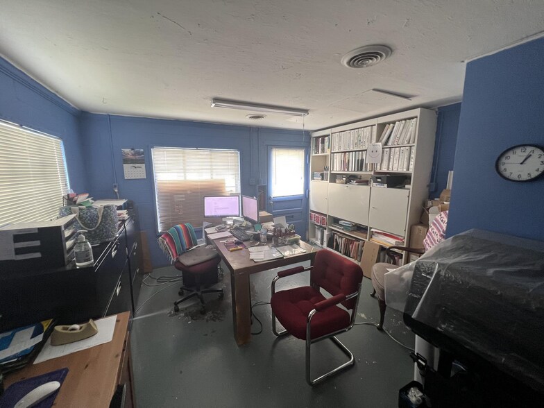 More Photos Of 1134 E Main St, Luray Service For Sale