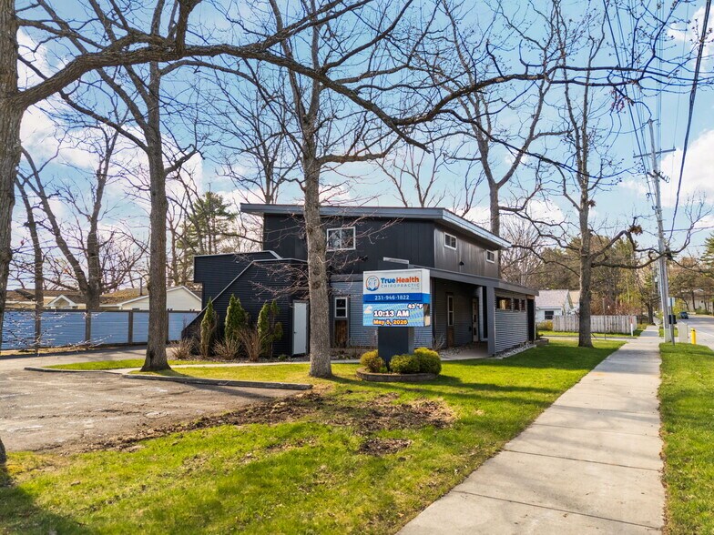 More Photos Of 1323 Cass St, Traverse City Flex For Sale