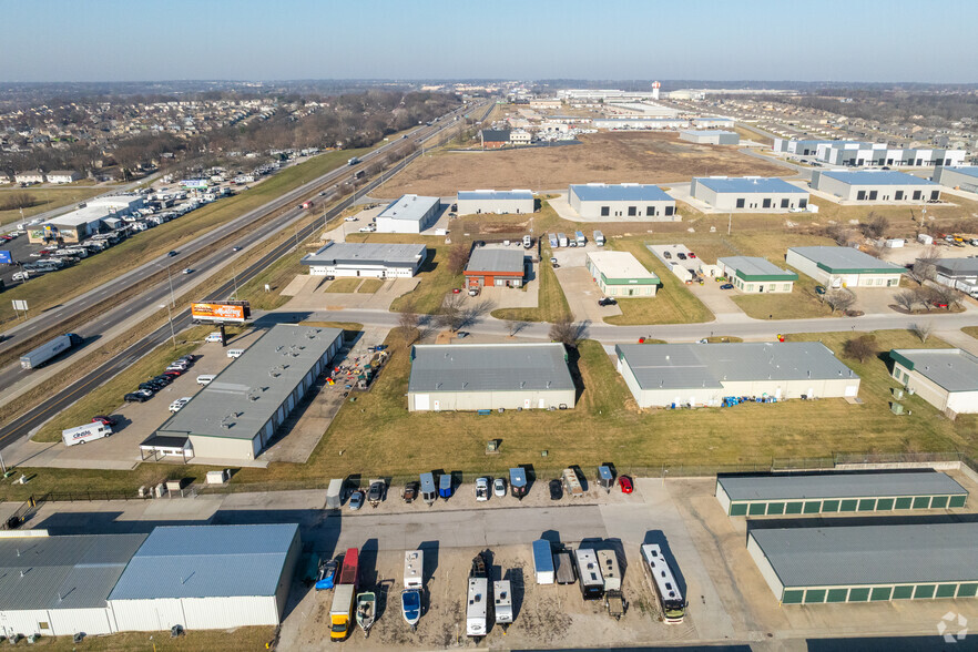 More Photos Of 1109-1113 Valley Ridge Dr, Grain Valley Warehouse For Lease