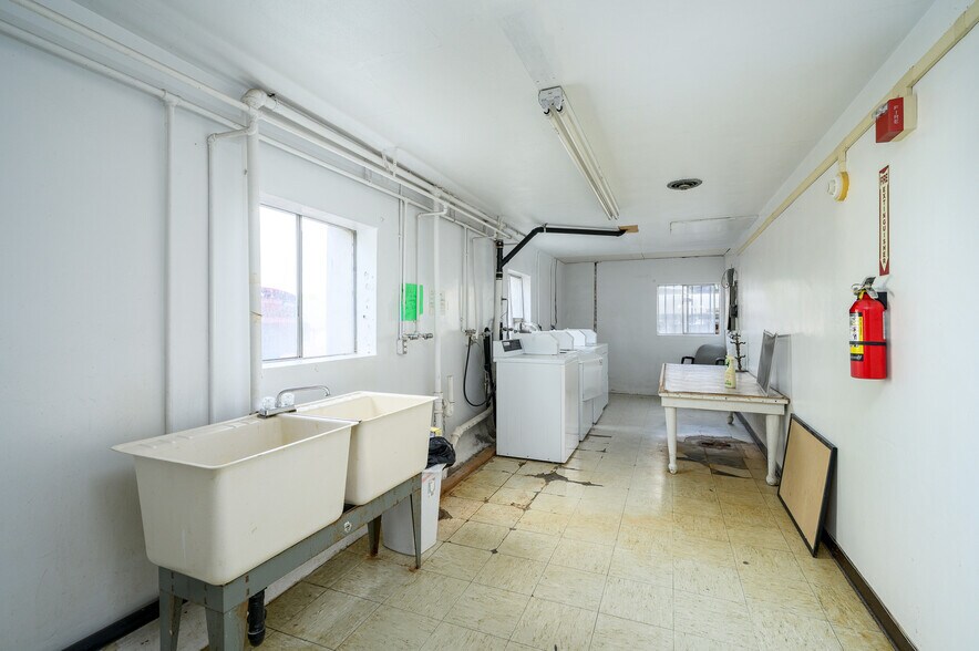 More Photos Of 229 E Monroe St, Carlton Apartments For Sale