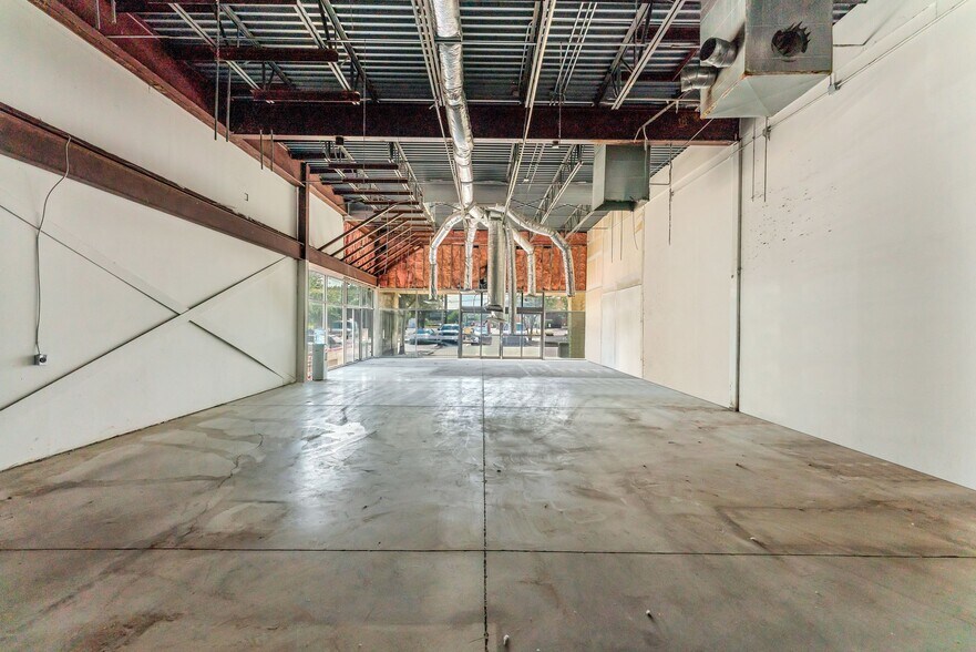 More Photos Of 1714 Precinct Line Rd, Hurst Unknown For Lease