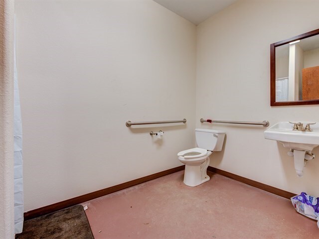 More Photos Of 4304 College Dr, Lufkin Office For Sale