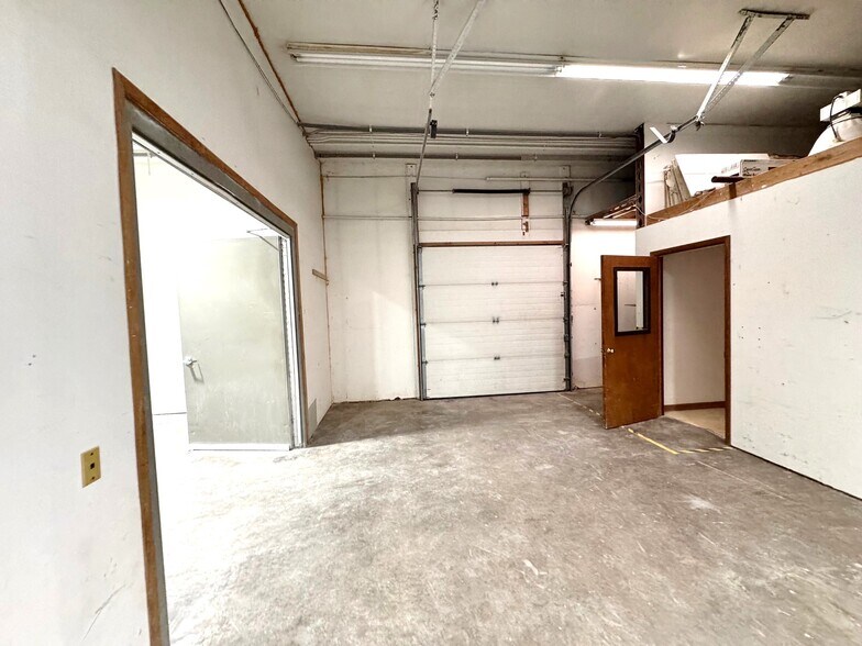 More Photos Of 4610 Femrite Dr, Madison Warehouse For Lease