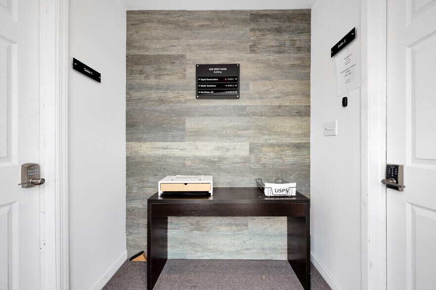 More Photos Of 429 W Main St, Patchogue Freestanding For Lease